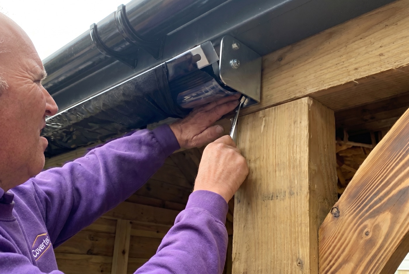 Fixing the dowels into the timber post to take the blind brackets